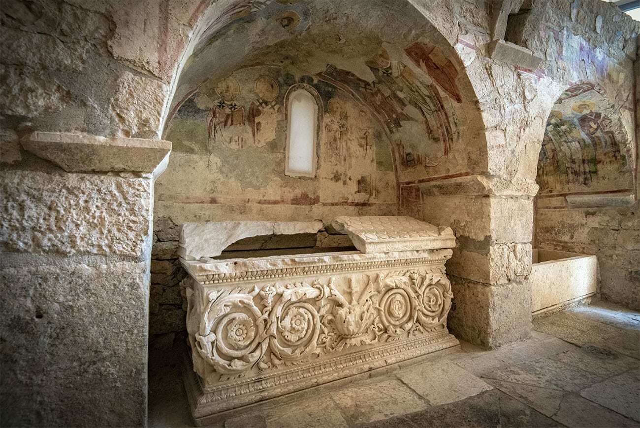 Another-Tomb