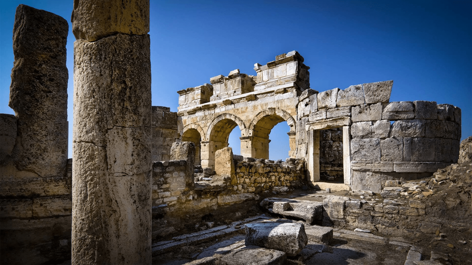 hierapolis-the-underrated-site-behind-pamukkale-turkey-featured.webp