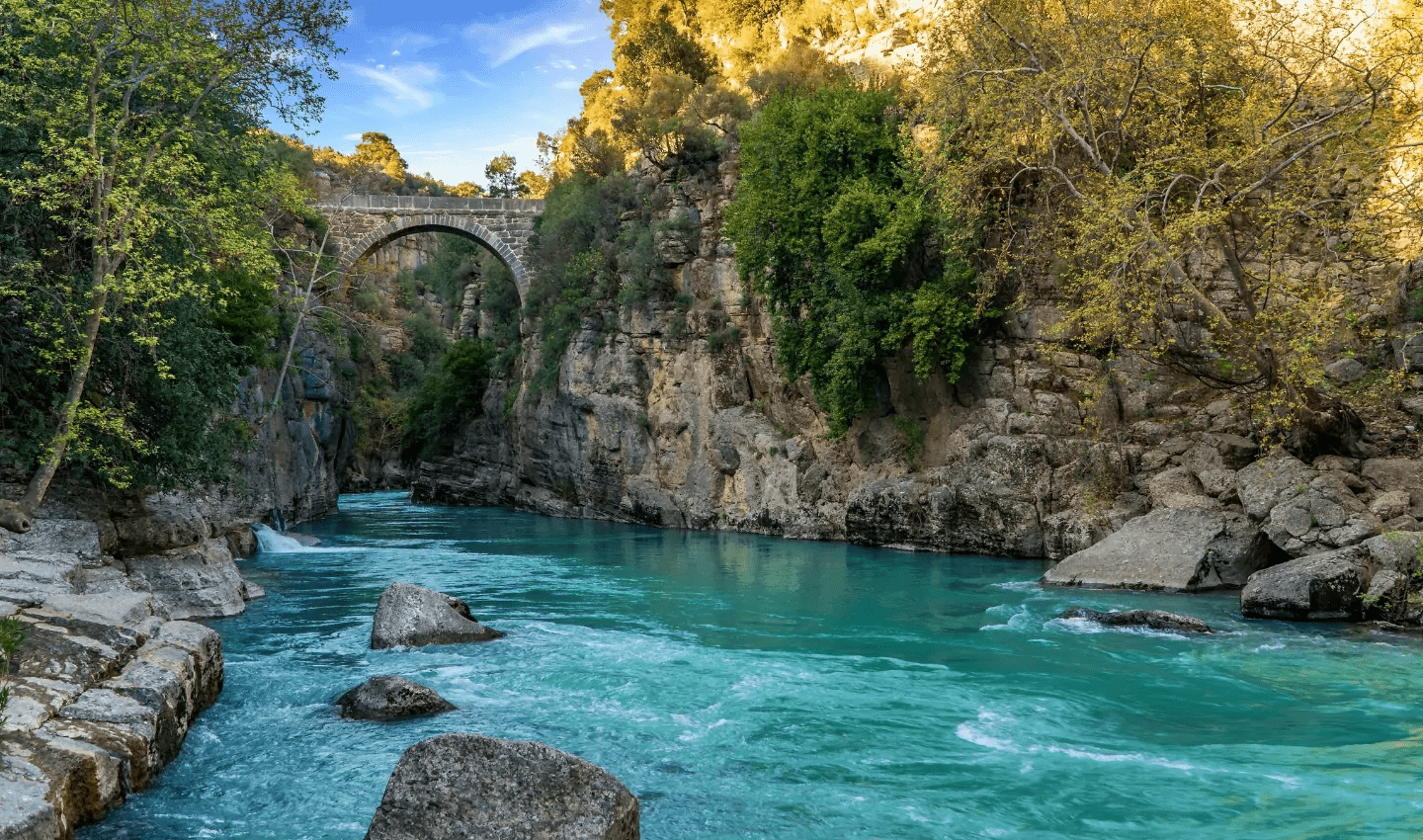 river-bridge-rafting-turkey.webp