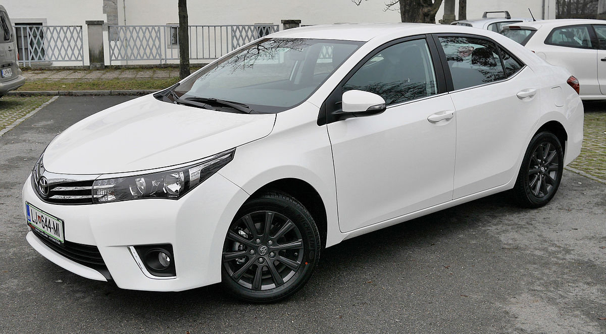 Toyota_Corolla_Style_(2016_European_version)